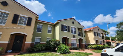 Residential complexes in Royal Palm Beach, Palm Beach