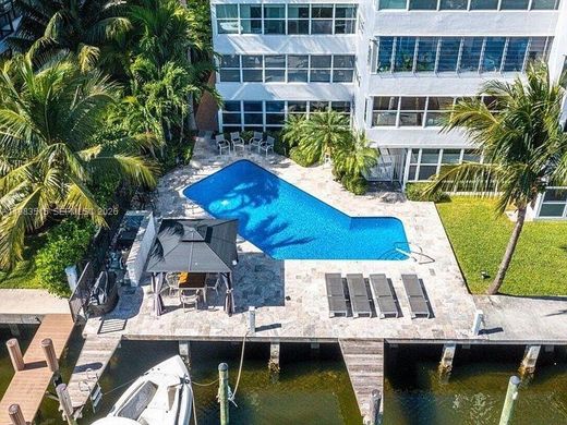 Residential complexes in Fort Lauderdale, Broward County