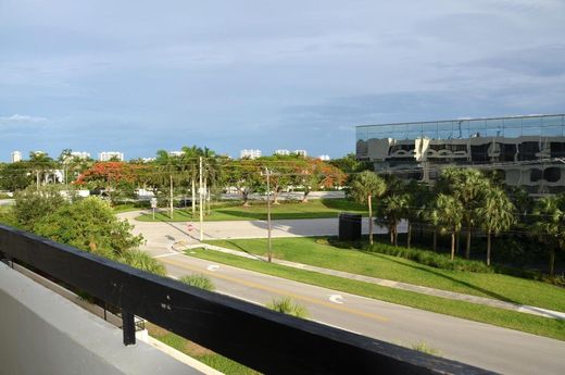 Residential complexes in Boca Raton, Palm Beach