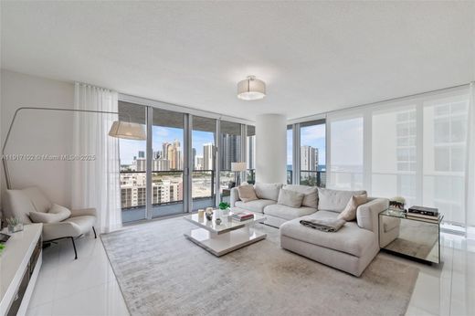 Complexes résidentiels à Sunny Isles Beach, Comté de Miami-Dade