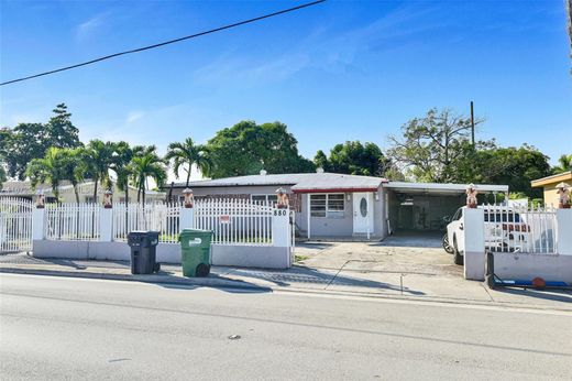 Villa in Opa-locka, Miami-Dade