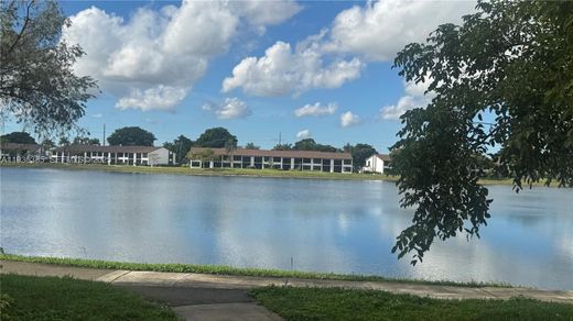 Oakland Park, Broward Countyのアパートメント・コンプレックス