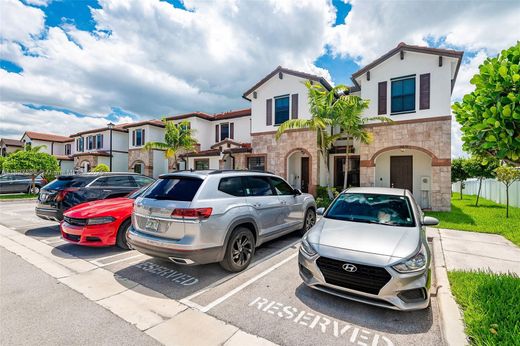 Townhouse in Hialeah, Miami-Dade