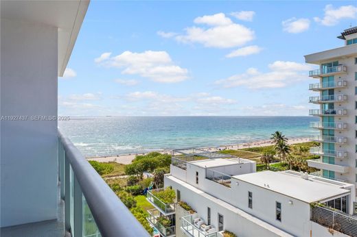 Surfside, Miami-Dade Countyのアパートメント・コンプレックス