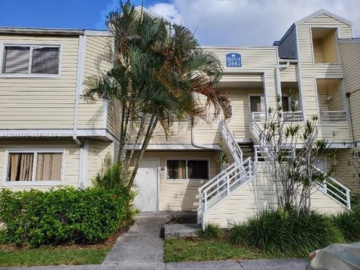 Residential complexes in Oakland Park, Broward County