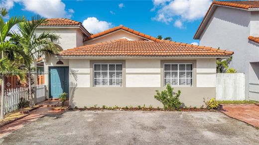 Villa in Hialeah Gardens, Miami-Dade County