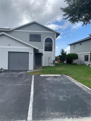 Townhouse - Pembroke Pines, Broward County