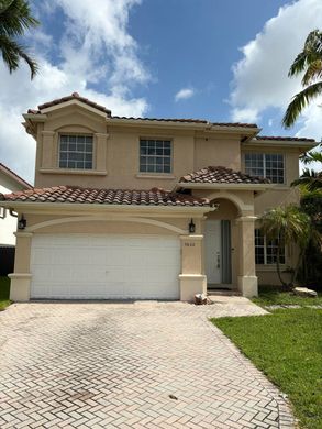 Willa w Pembroke Pines, Broward County