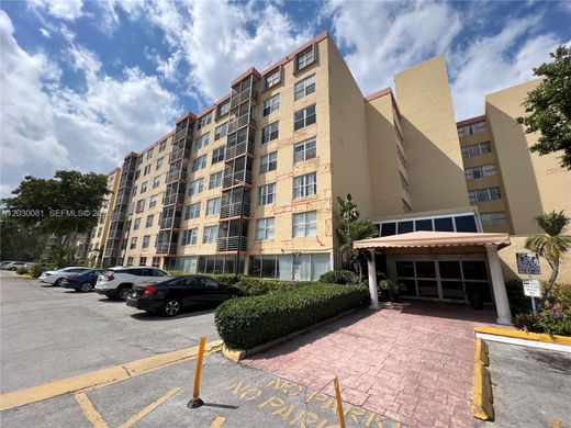 Residential complexes in North Miami Beach, Miami-Dade