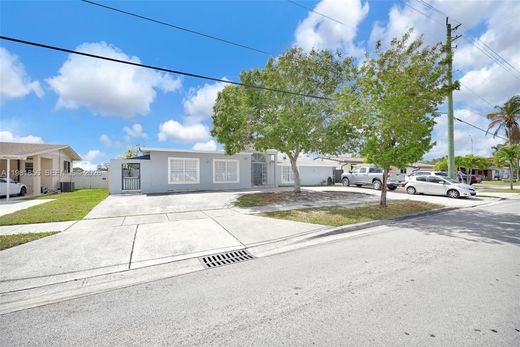 Villa - Hialeah, Miami-Dade County