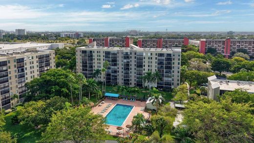Residential complexes in Pompano Beach, Broward County