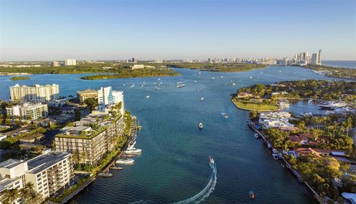Residential complexes in Bay Harbor Islands, Miami-Dade