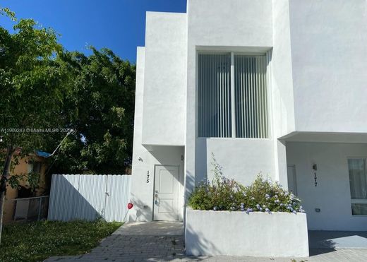 Αστικό ακίνητο σε Hialeah, Miami-Dade County