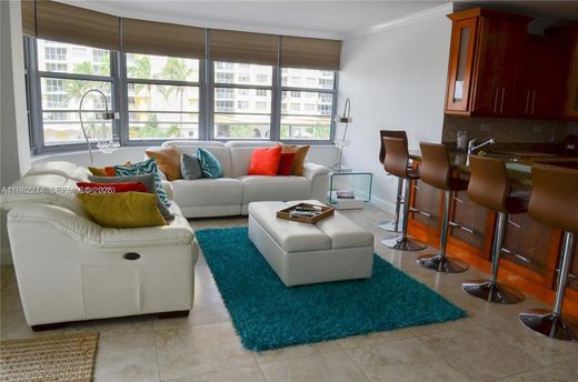 Residential complexes in Miami Beach, Miami-Dade