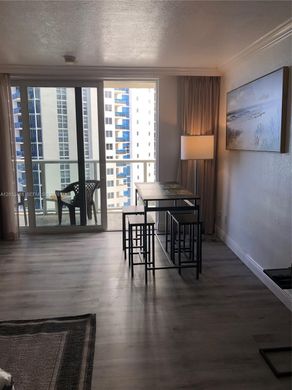 Complexes résidentiels à Sunny Isles Beach, Comté de Miami-Dade