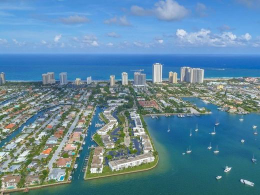 Residential complexes in West Palm Beach, Palm Beach