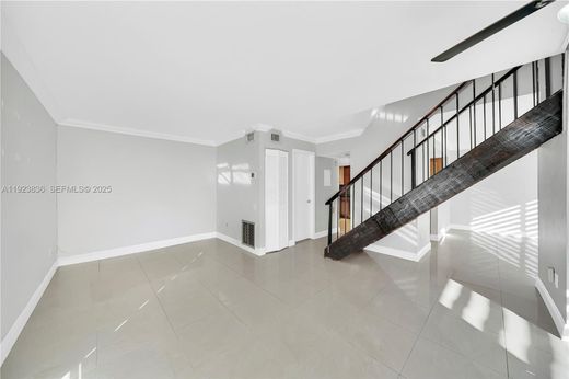 ‏בניין ב  מיאמי, Miami-Dade County