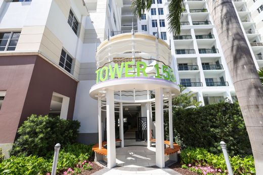 Residential complexes in Boca Raton, Palm Beach