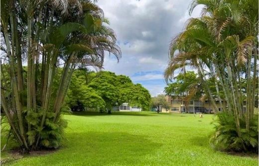 Residential complexes in Margate Estates, Broward County