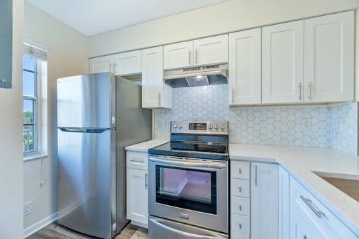 Residential complexes in Pompano Beach, Broward County