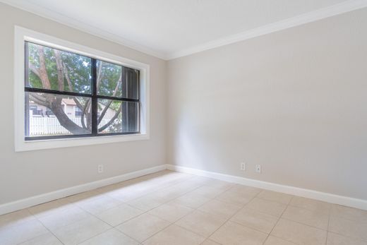 Residential complexes in Deerfield Beach, Broward County