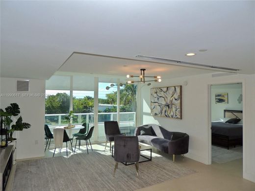Residential complexes in Bay Harbor Islands, Miami-Dade