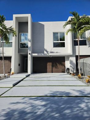 Townhouse in Pompano Beach, Broward County