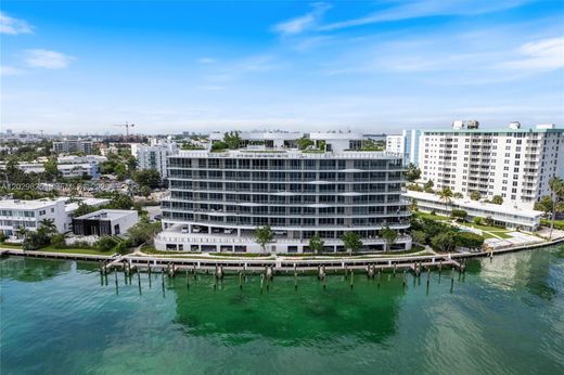 Residential complexes in Bay Harbor Islands, Miami-Dade