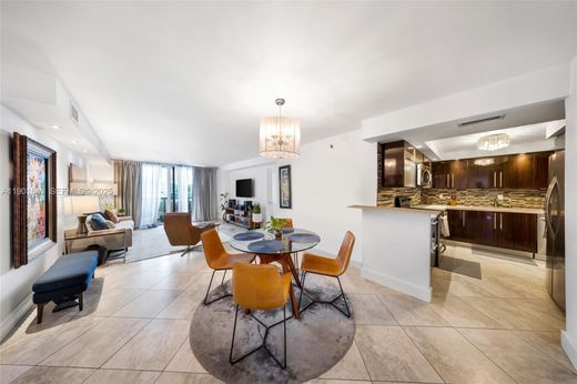 Residential complexes in Miami Beach, Miami-Dade