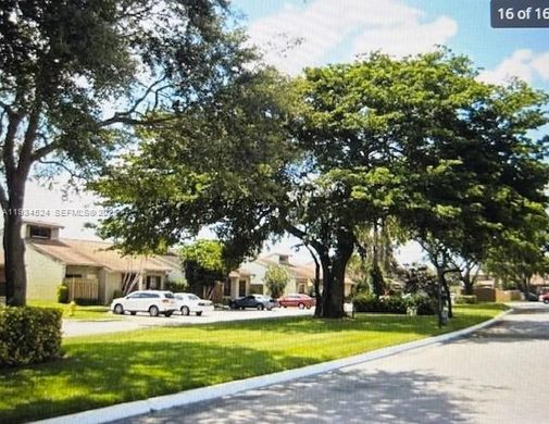Residential complexes in Davie, Broward County