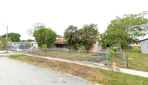 Villa Miami Gardens, Miami-Dade County