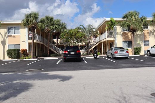 Residential complexes in Deerfield Beach, Broward County