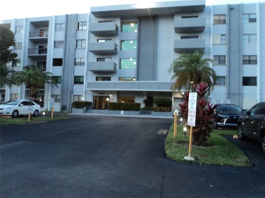 Residential complexes in Hallandale, Broward County