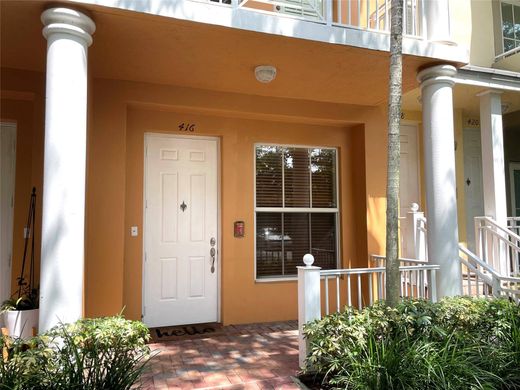 Residential complexes in Fort Lauderdale, Broward County