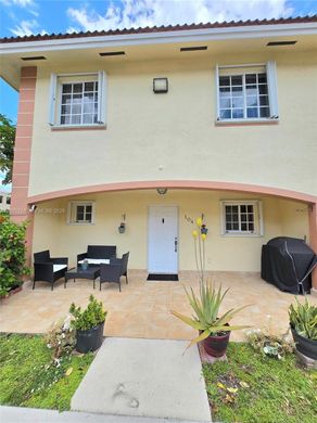 Townhouse in Hialeah, Miami-Dade