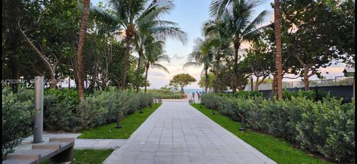 Kamienica w Surfside, Miami-Dade County