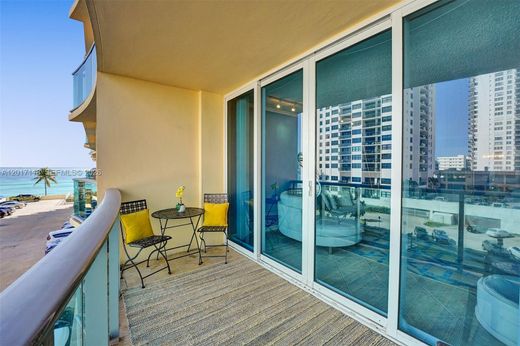 Residential complexes in Hollywood, Broward County