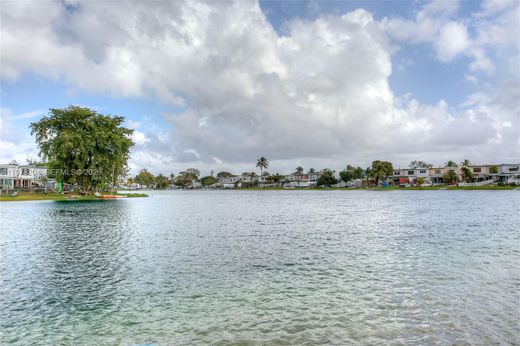Townhouse in Hialeah, Miami-Dade