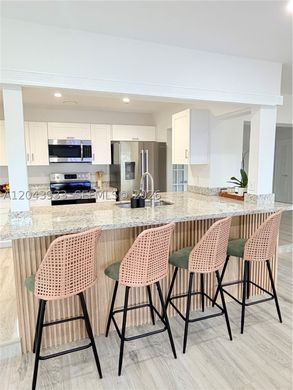 Villa - Oakland Park, Broward County
