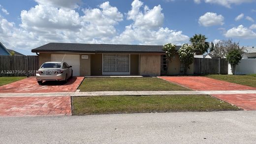 Villa in Pembroke Pines, Broward County