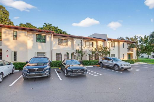Residential complexes in Boca Raton, Palm Beach