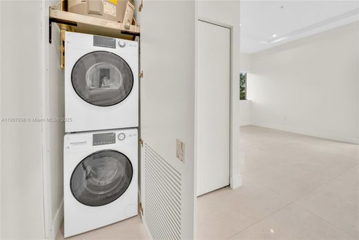 ‏בניין ב  מיאמי, Miami-Dade County