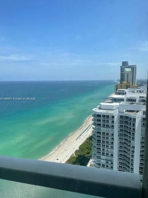 Sunny Isles Beach, Miami-Dade Countyのアパートメント・コンプレックス