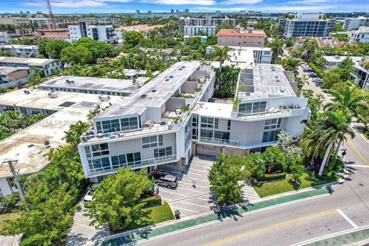 Townhouse in Bay Harbor Islands, Miami-Dade