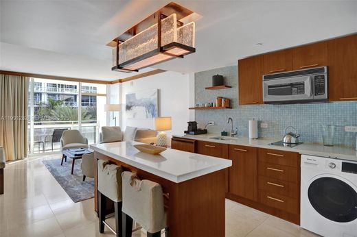 Residential complexes in Miami Beach, Miami-Dade