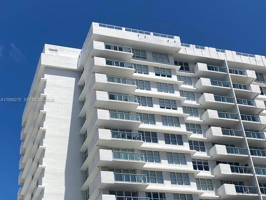 Residential complexes in Miami Beach, Miami-Dade