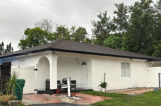 빌라 / Miami Gardens, Miami-Dade County