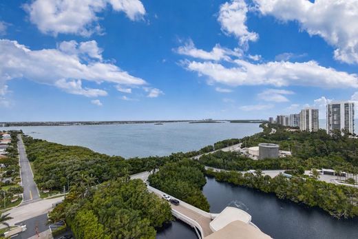 Residential complexes in Palm Beach Shores, Palm Beach