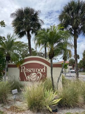 Residential complexes in Boca Raton, Palm Beach