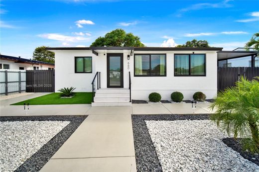 Villa in Hialeah, Miami-Dade County